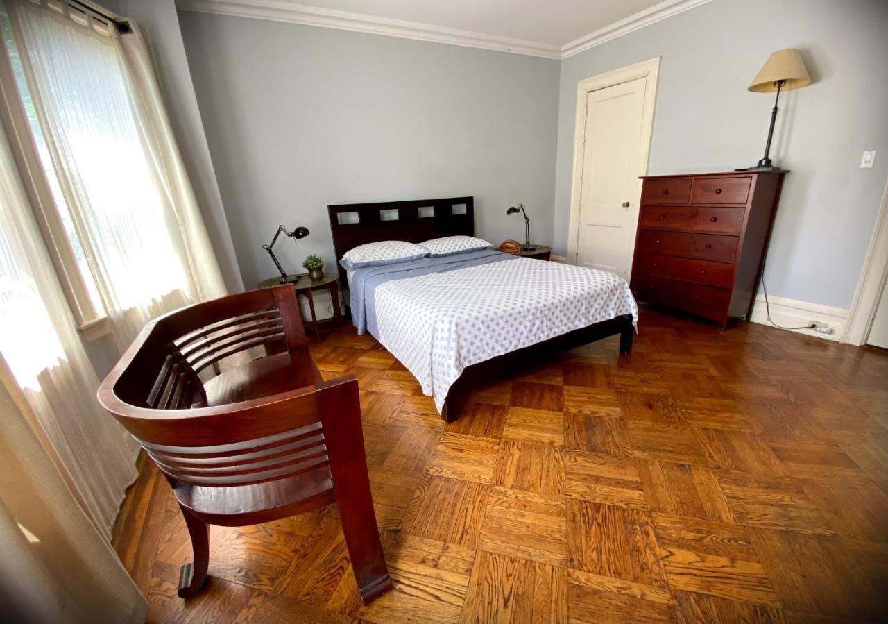 Spacious Bedroom In A Brooklyn House Shared With Host Нью-Йорк Экстерьер фото